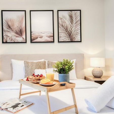 Calm Studio At Sky Gardens Difc By Deluxe Holiday Homes Дубай Екстериор снимка