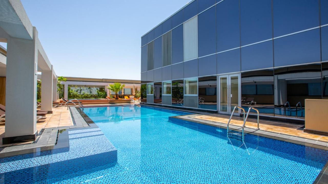 Calm Studio At Sky Gardens Difc By Deluxe Holiday Homes Дубай Екстериор снимка